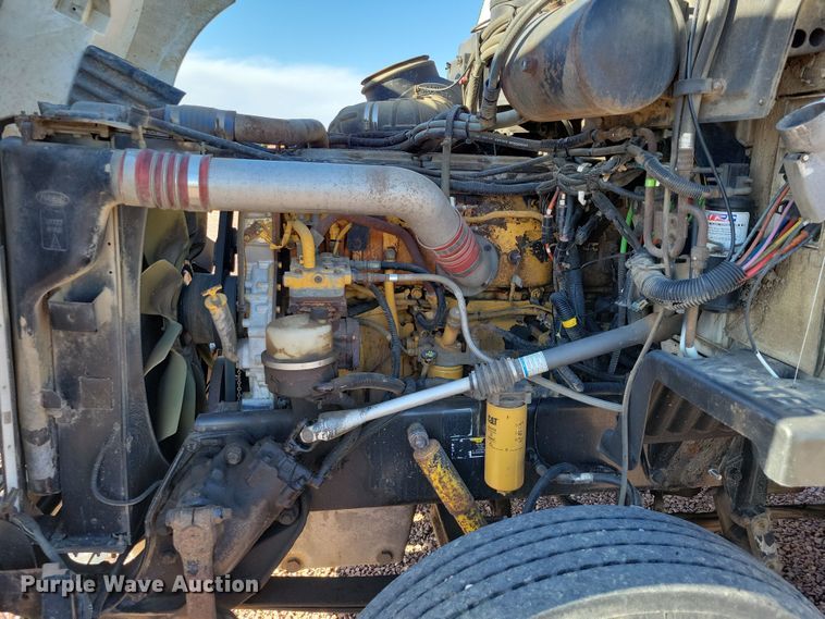 image for item NB9847 2006 Peterbilt 387 semi truck