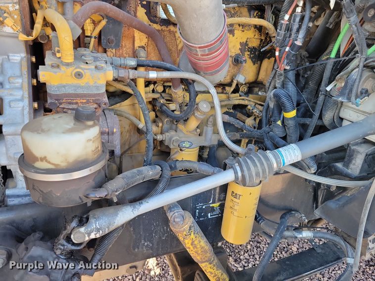 image for item NB9847 2006 Peterbilt 387 semi truck