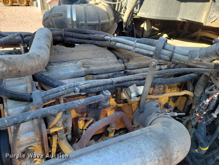 image for item NB9847 2006 Peterbilt 387 semi truck