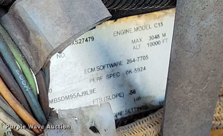 image for item NB9847 2006 Peterbilt 387 semi truck