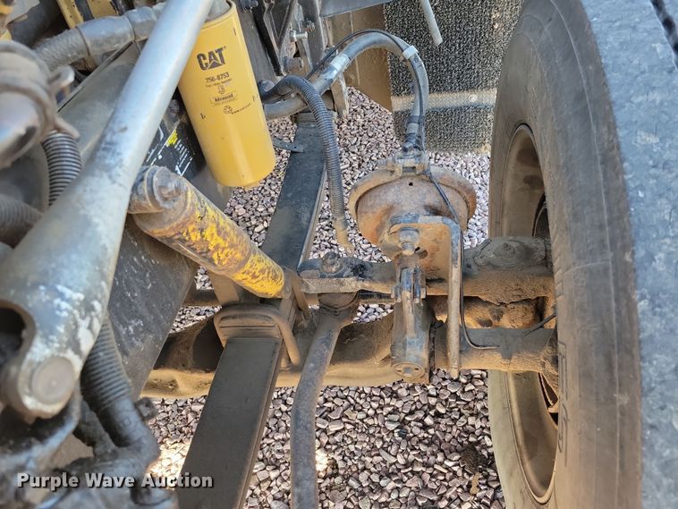 image for item NB9847 2006 Peterbilt 387 semi truck