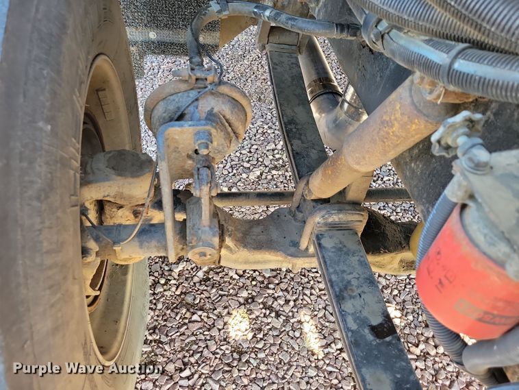 image for item NB9847 2006 Peterbilt 387 semi truck