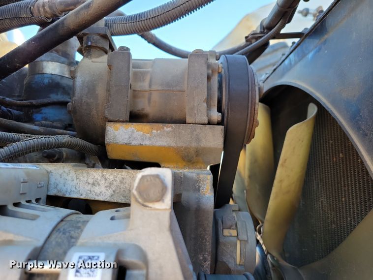 image for item NB9847 2006 Peterbilt 387 semi truck