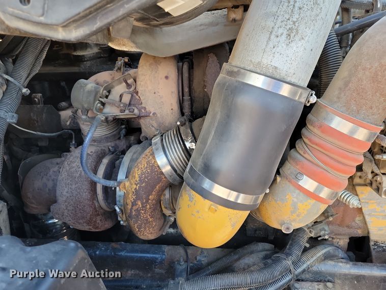 image for item NB9847 2006 Peterbilt 387 semi truck