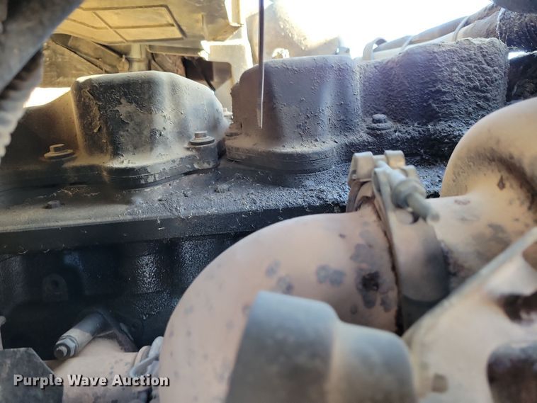 image for item NB9847 2006 Peterbilt 387 semi truck