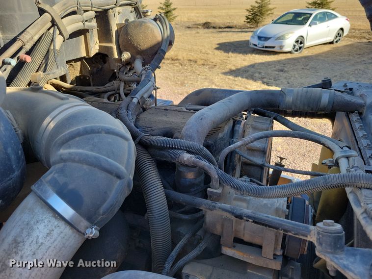 image for item NB9847 2006 Peterbilt 387 semi truck