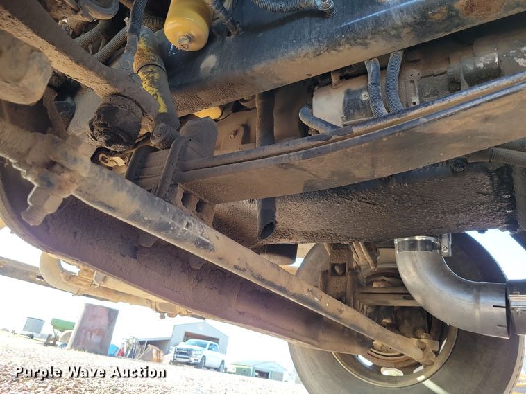 image for item NB9847 2006 Peterbilt 387 semi truck