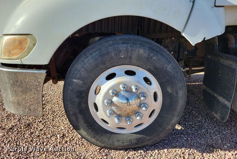 image for item NB9847 2006 Peterbilt 387 semi truck