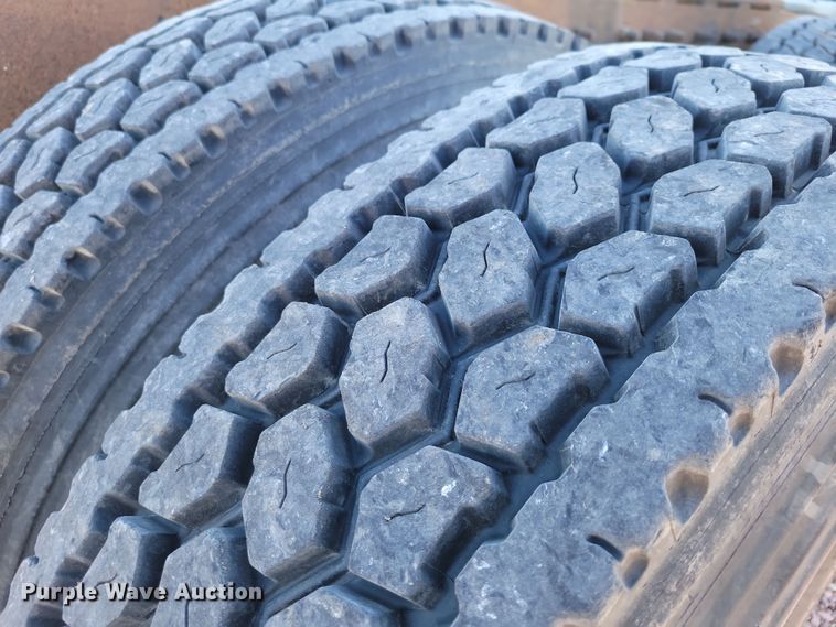 image for item NB9847 2006 Peterbilt 387 semi truck