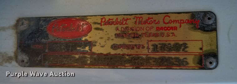 image for item NB9847 2006 Peterbilt 387 semi truck