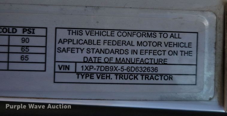 image for item NB9847 2006 Peterbilt 387 semi truck