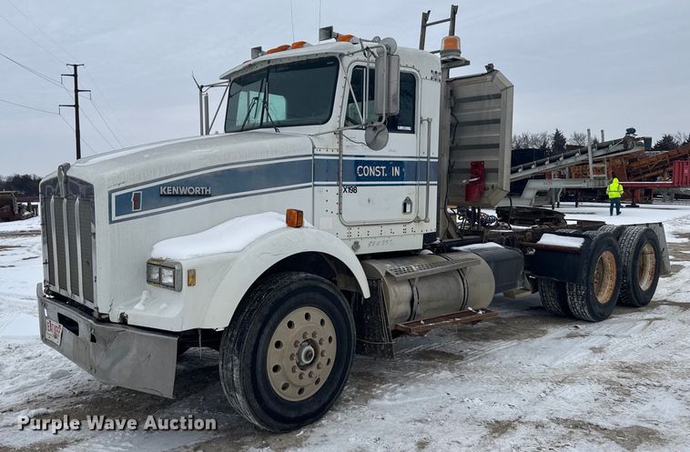 image for item NN9577 1993 Kenworth T800 semi truck