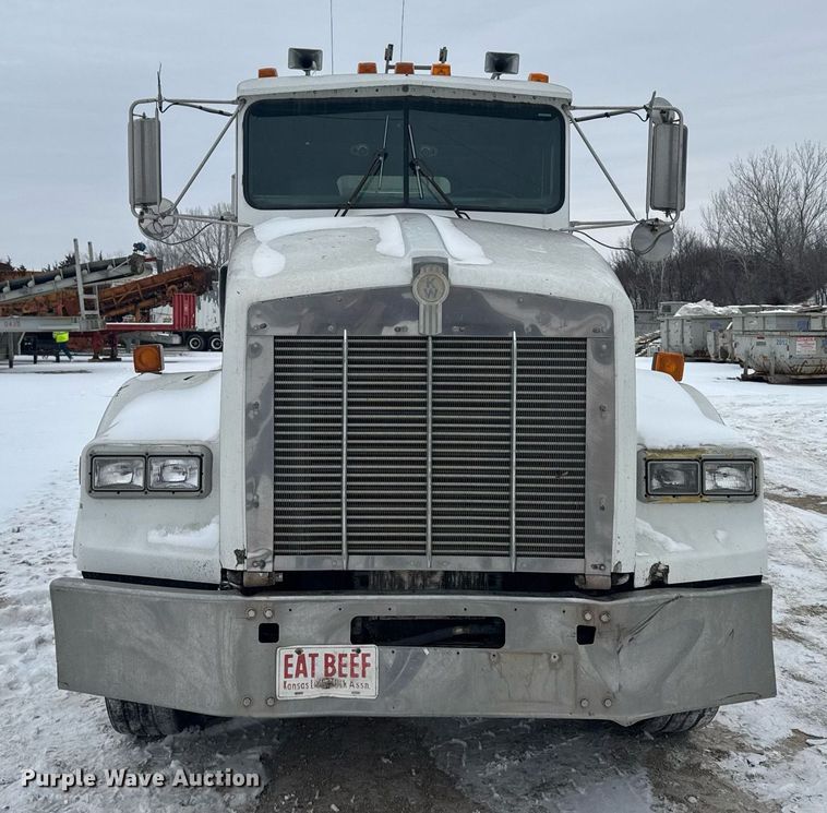 image for item NN9577 1993 Kenworth T800 semi truck