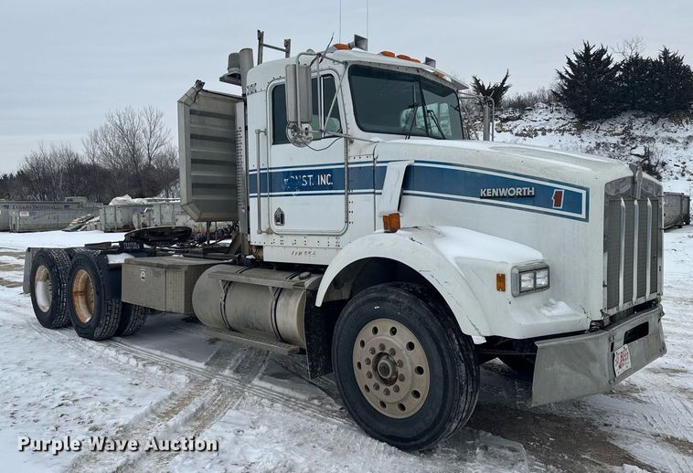 image for item NN9577 1993 Kenworth T800 semi truck