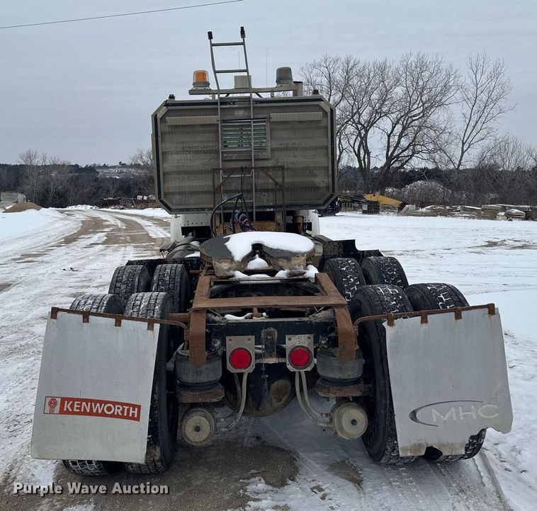 image for item NN9577 1993 Kenworth T800 semi truck