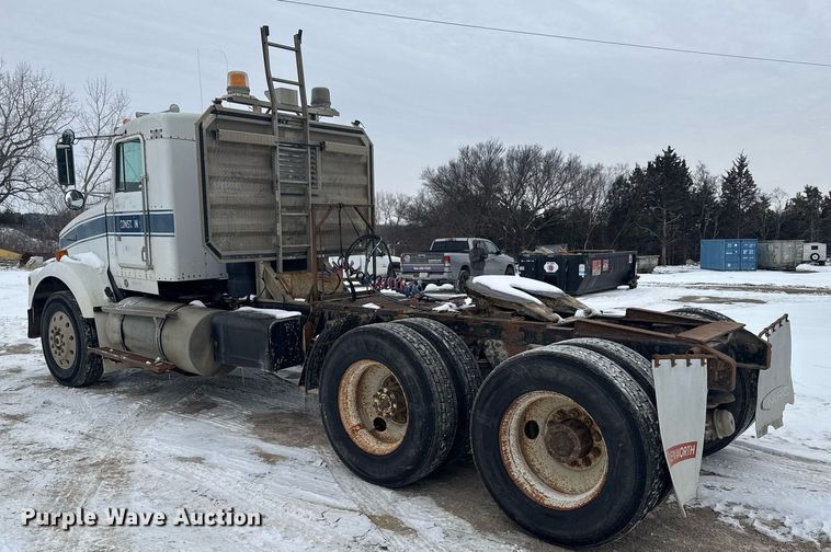 image for item NN9577 1993 Kenworth T800 semi truck