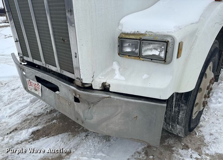 image for item NN9577 1993 Kenworth T800 semi truck