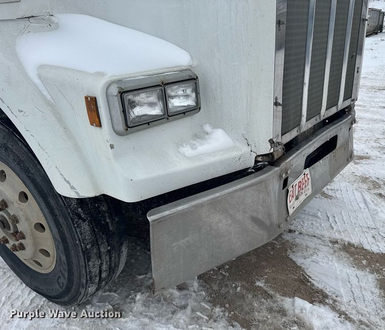 image for item NN9577 1993 Kenworth T800 semi truck