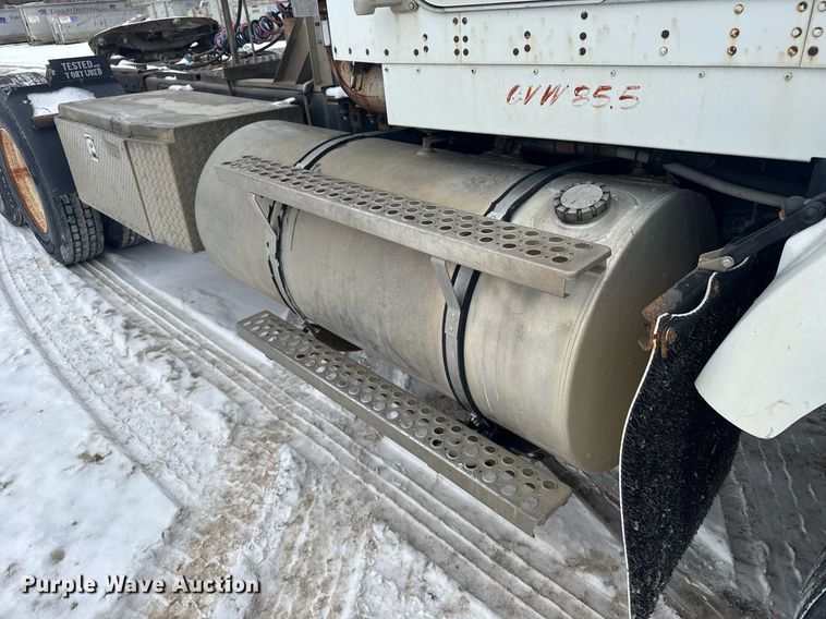 image for item NN9577 1993 Kenworth T800 semi truck