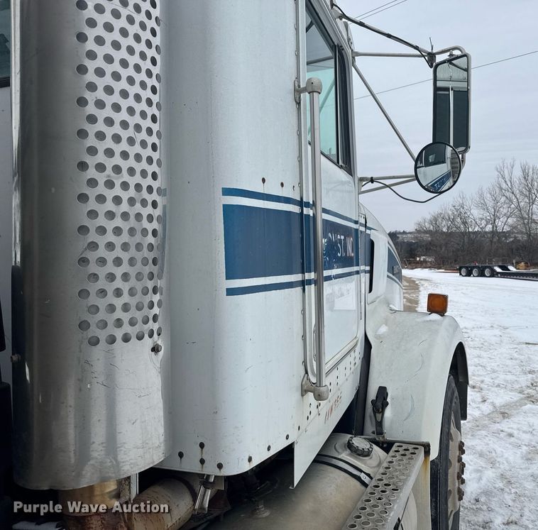 image for item NN9577 1993 Kenworth T800 semi truck