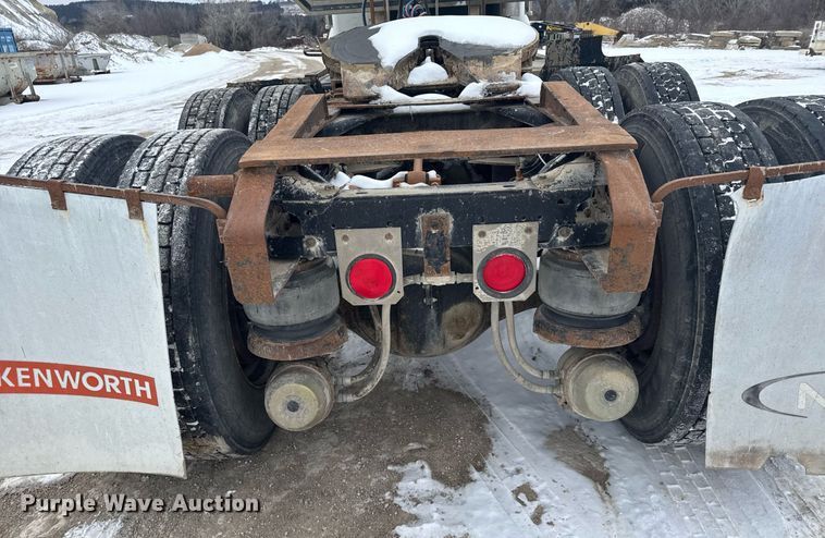 image for item NN9577 1993 Kenworth T800 semi truck