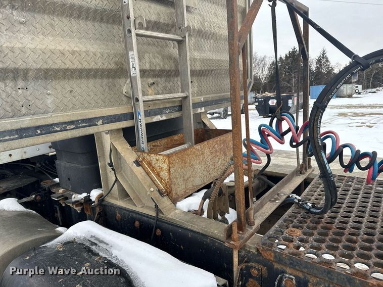 image for item NN9577 1993 Kenworth T800 semi truck