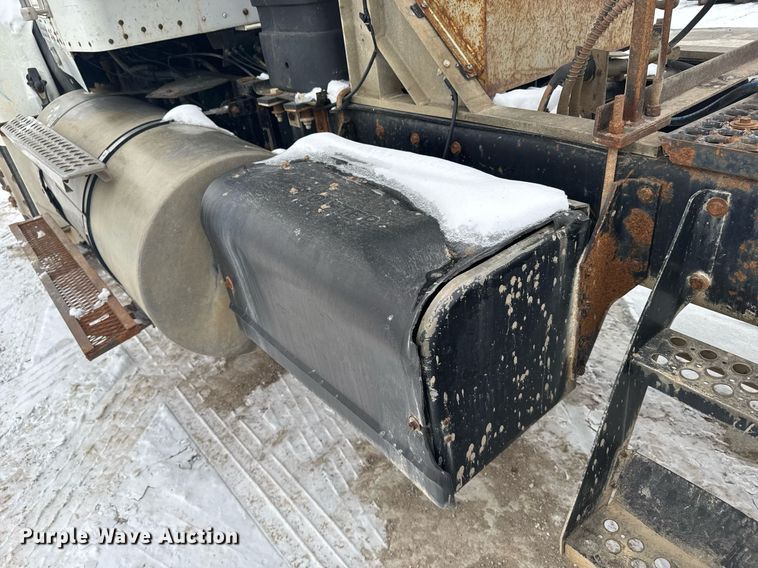 image for item NN9577 1993 Kenworth T800 semi truck