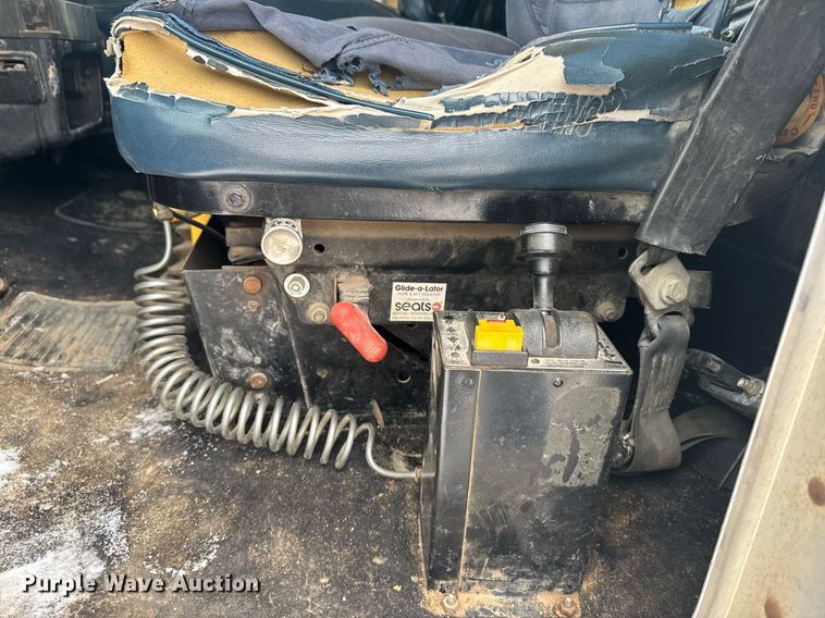 image for item NN9577 1993 Kenworth T800 semi truck