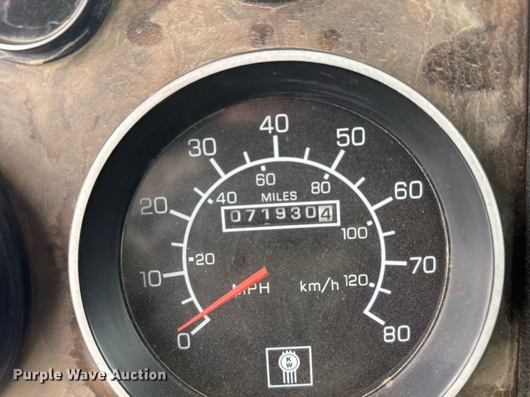 image for item NN9577 1993 Kenworth T800 semi truck