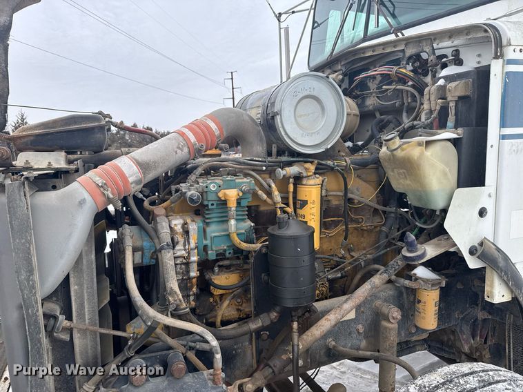 image for item NN9577 1993 Kenworth T800 semi truck