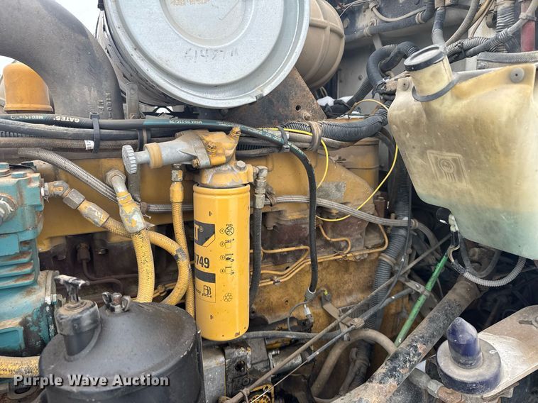 image for item NN9577 1993 Kenworth T800 semi truck