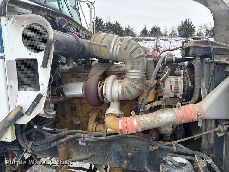 image for item NN9577 1993 Kenworth T800 semi truck