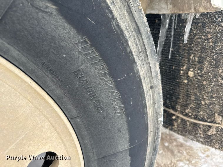 image for item NN9577 1993 Kenworth T800 semi truck