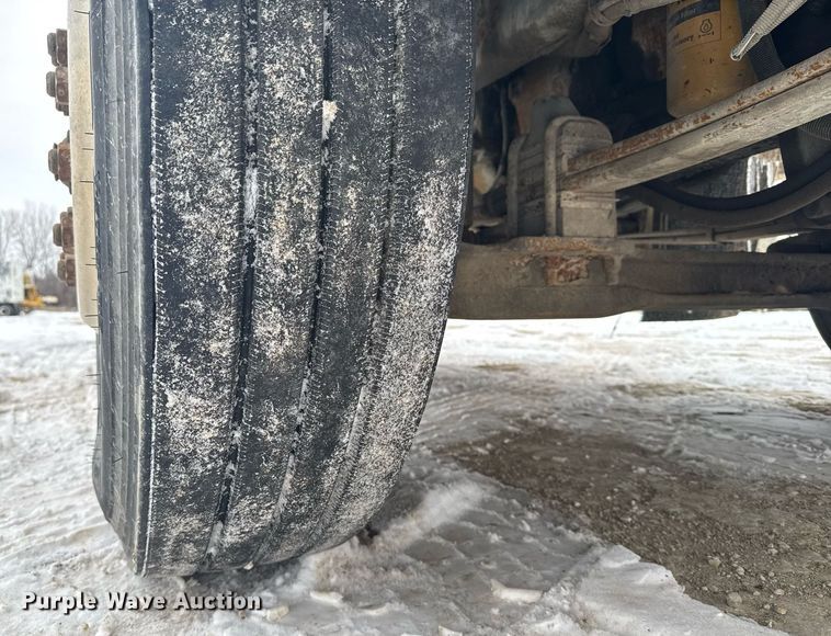 image for item NN9577 1993 Kenworth T800 semi truck