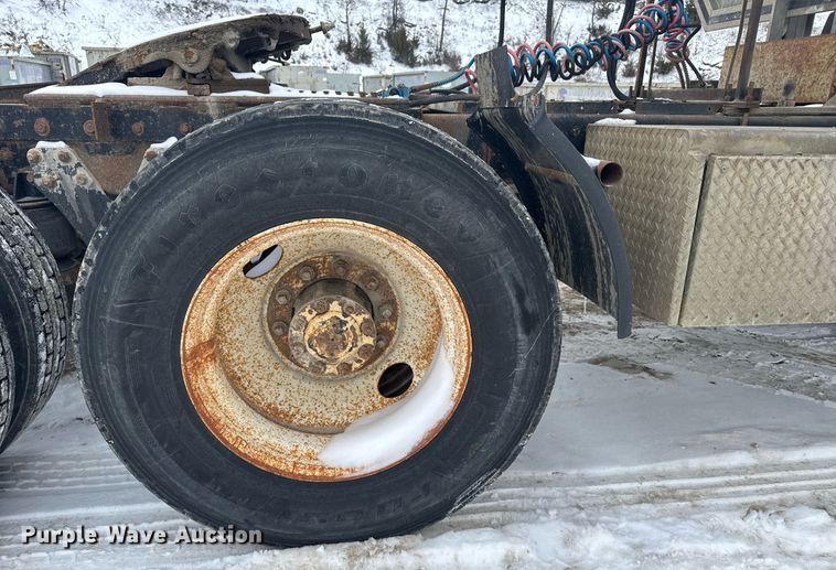 image for item NN9577 1993 Kenworth T800 semi truck