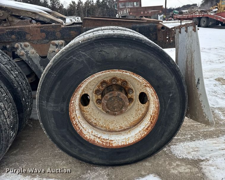 image for item NN9577 1993 Kenworth T800 semi truck