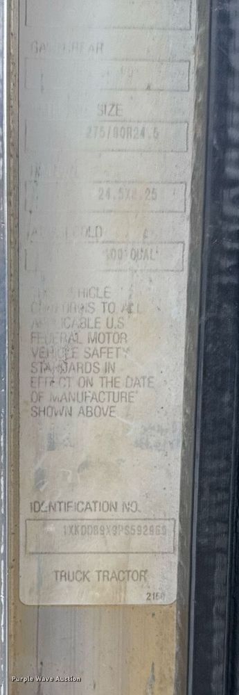 image for item NN9577 1993 Kenworth T800 semi truck