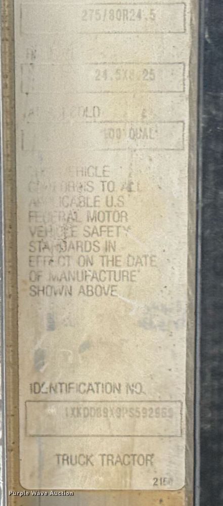 image for item NN9577 1993 Kenworth T800 semi truck