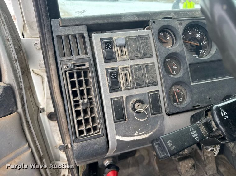 image for item NN9578 1996 Freightliner FL70 dump flatbed truck