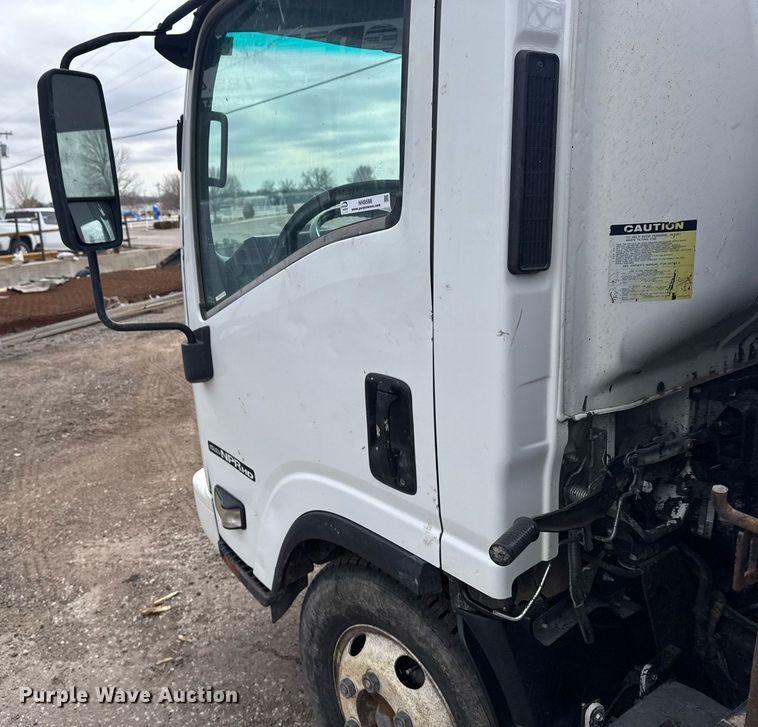 image for item NN9588 2013 Isuzu NPR HD flatbed truck