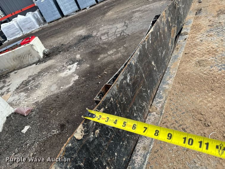 image for item NN9588 2013 Isuzu NPR HD flatbed truck