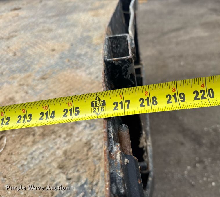 image for item NN9588 2013 Isuzu NPR HD flatbed truck