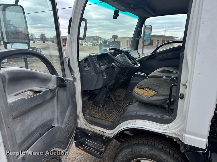 image for item NN9588 2013 Isuzu NPR HD flatbed truck