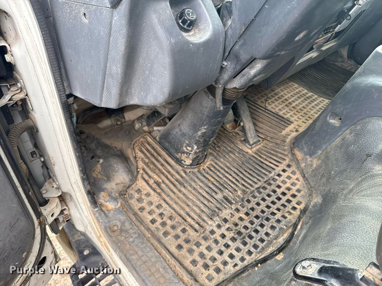 image for item NN9588 2013 Isuzu NPR HD flatbed truck