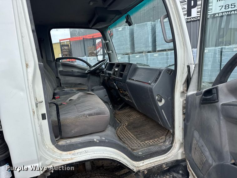 image for item NN9588 2013 Isuzu NPR HD flatbed truck