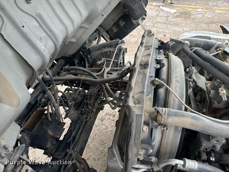 image for item NN9588 2013 Isuzu NPR HD flatbed truck