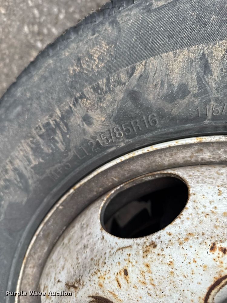 image for item NN9588 2013 Isuzu NPR HD flatbed truck