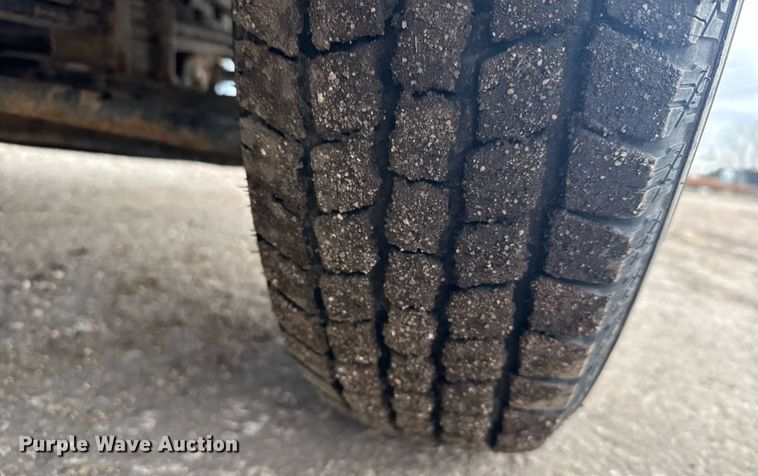 image for item NN9588 2013 Isuzu NPR HD flatbed truck