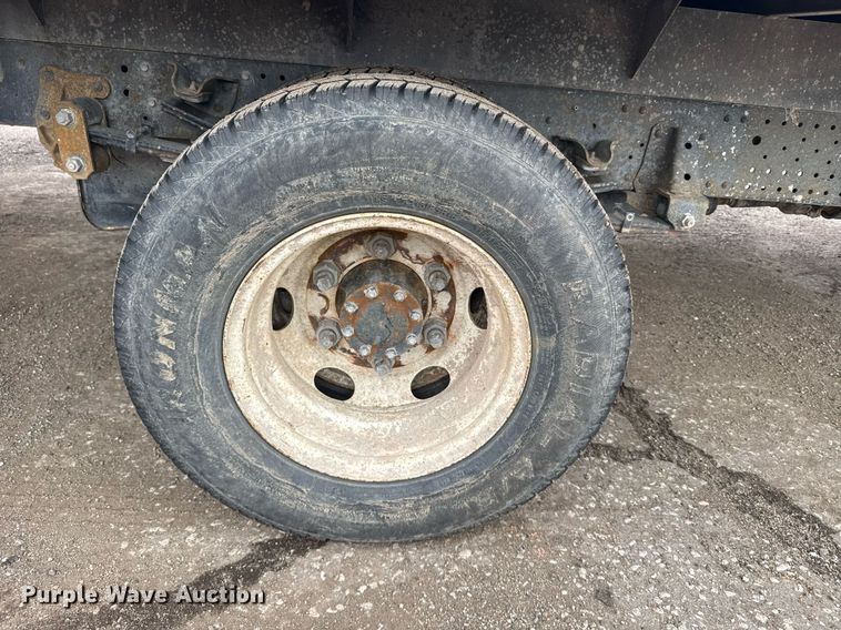 image for item NN9588 2013 Isuzu NPR HD flatbed truck