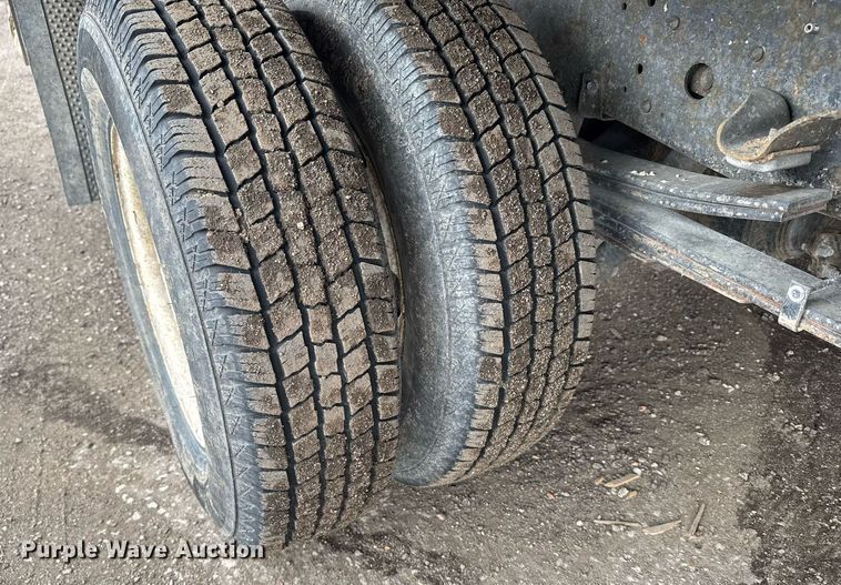 image for item NN9588 2013 Isuzu NPR HD flatbed truck